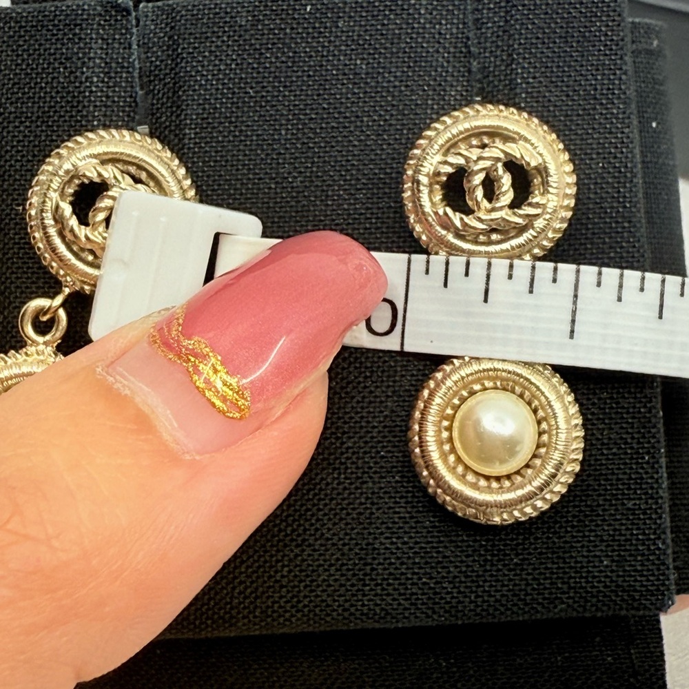 Chanel Gold CC Faux Pearl Dangle Earrings - Picture 4 of 10